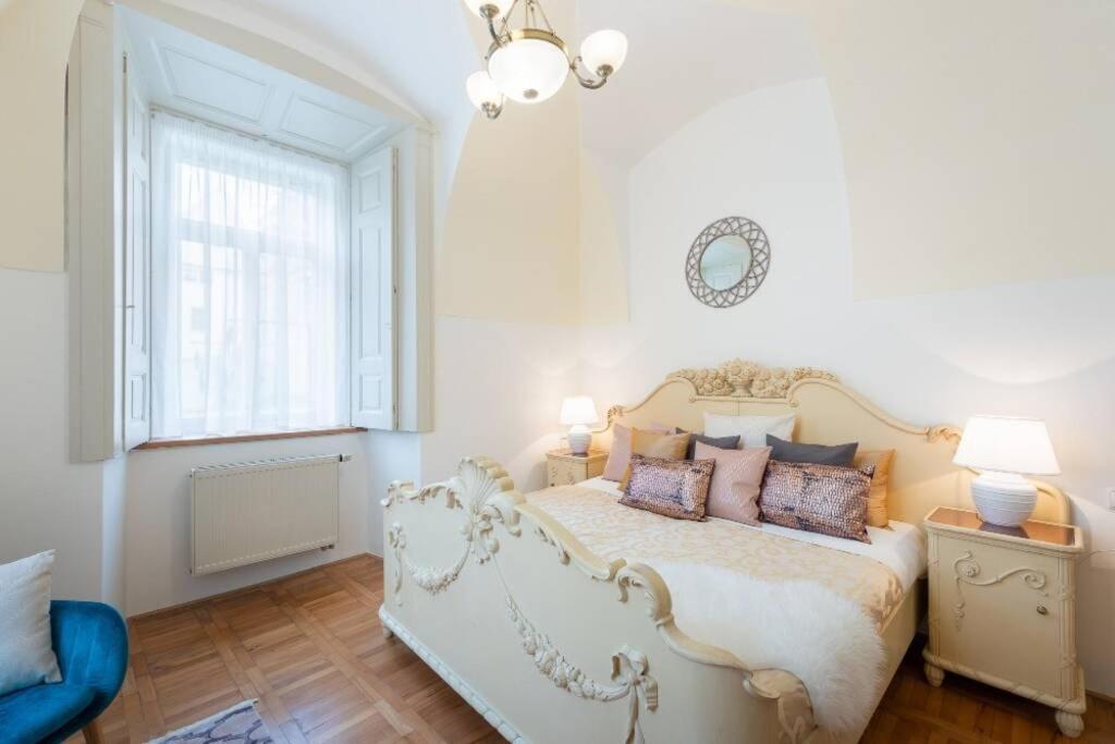 Rose Apartments / Romantic & Cozy / City Center Prague Exterior photo